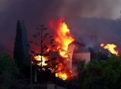 В эвакуации помогают солдаты.