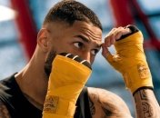 Непобедимый супертяж тычком в нос развернул соперника на 180 градусов (видео)