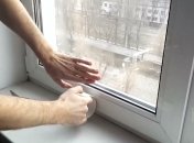 Иногда нужно заклеить даже пластиковое окно