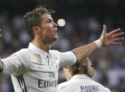 Роналду исполнил фирменный штрафной для FIFA 18