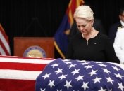 В Аризоне состоялось прощание с Маккейном