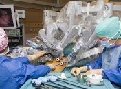 Роботы ассистируют хирургам