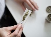 Перевозил наркотики в машине: В Сумах задержали мужчину у которого при досмотре обнаружили каннабис