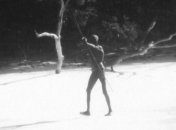 Отвергнуть цивилизацию: как живет первобытное племя XXI века (Видео)