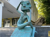 Арт-объект на территории психлечебницы