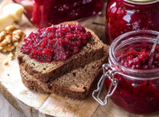 Такой салат можно просто есть, или добавлять в блюда