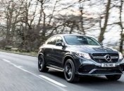 Неудачливый водитель перевернул дорогущий автомобиль на ровном месте (Видео)