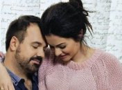 Шоумен Антон Лирник в новой фотосессии познакомил с беременной женой