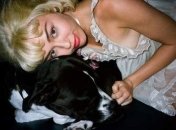 Майли Сайрус удивила всех своими отвратительными грязными ногтями