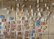 Кокаин, экстази и ЛСД: СБУ задержала международную наркогруппировку с месячным оборотом в миллионы (видео)