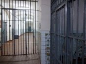 Подсудимый перерезал себе вены лезвием 