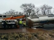 Сладкая авария: в США перевернулась цистерна с жидким шоколадом