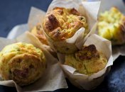 Веселий омлет у формі чізкейку