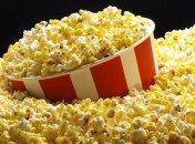 Любимое лакомство киноманов попкорн: какая в нем польза