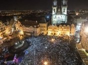 Тысячи чехов вышли на улицы Праги с требованием отставки премьер-министра