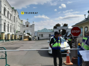 Священников и верующих не пускают в Нижние пещеры