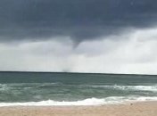 У побережья Черного моря возник огромный торнадо (фото, видео)