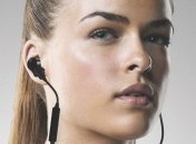 Harman представила беспроводные наушники-вкладыши с биометрическими датчиками