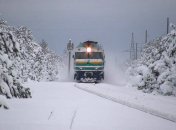 Поїзд серед снігів