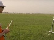 В Днепре школьники и студенты запускали куриные яйца на ракетах (видео)