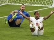 Стерлинг "нырнул" в финале Евро-2020: реакция сети (видео)