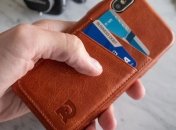 Многие держат свою карточку вместе со смартфоном - опасно ли это