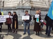 Украинцы Лиссабона вышли с плакатами "Я - Волноваха"