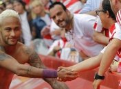 Болельщик, получивший футболку от Неймара, поделился эмоциями (Видео)