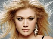 Келли Кларксон готовит новый сингл и сборник хитов 