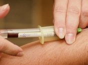 В Україні необхідно зібрати 300 л плазми з тих, хто перехворів на COVID-19