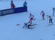 Российскую лыжницу, повалившую соперницу на финише, лишили "золота" чемпионата мира (видео)