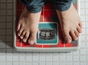 От чего люди полнеют? Диетолог назвал основные заболевания и состояния, которые могут способствовать набору лишних килограммов 