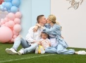 Александр Зинченко и Влада Седан с дочкой