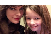 Как Мила Йовович проводит лето с детьми, фото