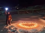 "Любовь сильнее страха": сторонники Навального по всей России устроили флешмоб (фото, видео)