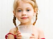 Сколько молока нужно пить ребенку каждый день?