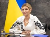 В гардеробе первой леди много красивых вышиванок.