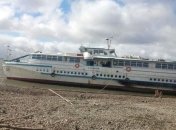 В Якутии теплоход с более 100 человек на борту сел на мель