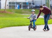 Как научить ребенка кататься на двухколесном велосипеде