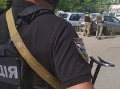 В Полтаве мужчина угрожает полицейским взорвать гранату 