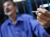 Люди, которые курят, более чувствительны к боли