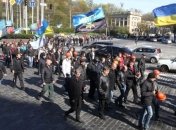 В Киеве возле здания Минэнергоугля пикетуруют около 300 шахтеров
