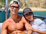 Невеста подарила Роналду авто за полмиллиона долларов