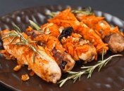 Крученики с черносливом и грецкими орехами - простой рецепт