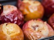 Соленые запеченные яблока станут "изюминкой" на семейном столе