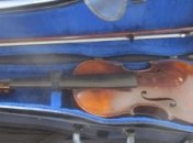 Иностранец пытался вывезти из Одессы 7 старинных скрипок