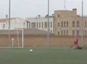 Футболист нокаутировал судью (Видео)