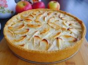 Пирог можно подать к семейному чаепитию или к праздничному столу