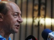 Бэсеску остается президентом Румынии