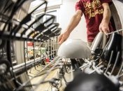 Посудомойка значительно облегчает работу по дому